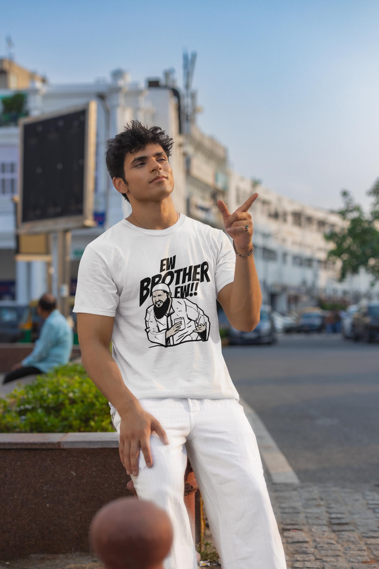 BROTHER EW Regular Tee - VYBE